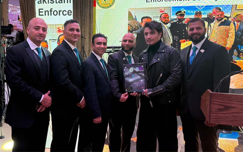 علی ظفر کو پاکستانی امریکن لاء انفورسمنٹ سوسائٹی نے "کلچرل آئیکون ایوارڈ" سے نواز دیا