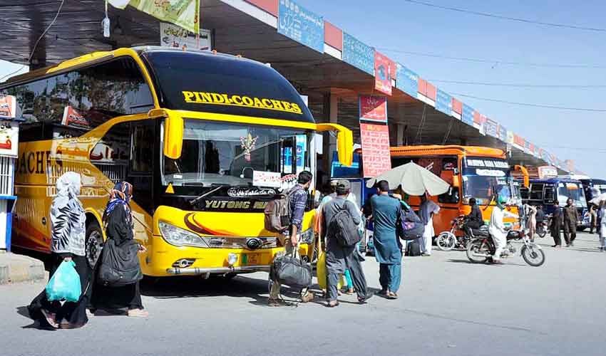 پیٹرول اور ڈیزل سستا، پبلک ٹرانسپورٹز نے کرایوں میں ریکارڈ کمی کر دی