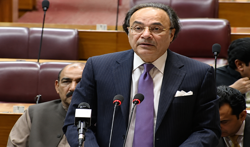 بجٹ کے اعداد و شمارمیں کوئی تبدیلی نہیں،صرف غلط تشریح کے نتیجے میں یہ تاثردیا گیا، وزیر خزانہ