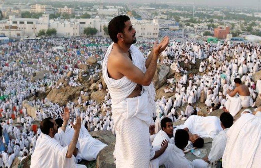 لبیک اللّٰہم لبیک،مناسکِ حج کا آغاز ہو گیا، عازمینِ حج کی منیٰ آمد کا سلسلہ جاری