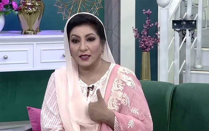 سینئر نیوز اینکر عشرت فاطمہ کا ریڈیو پاکستان سے 45 سالہ وابستگی ختم کرنے کا اعلان