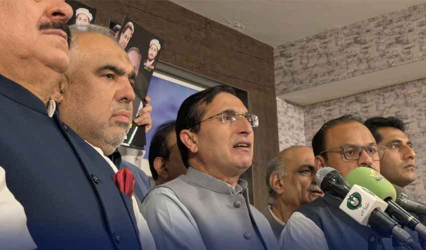 پارلیمانی پارٹی کا اجلاس، تحریک انصاف میں اختلافات کھل کر سامنے آگئے