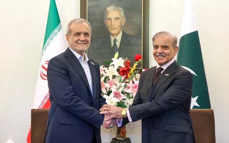 ایرانی صدر مسعود پزشکیان ایک روزہ دورے پر پاکستان پہنچ گئے