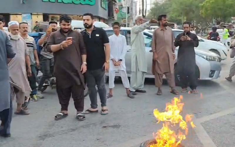 کراچی، طارق روڈ پر جیولر کی دکان پر ایف بی آر کا چھاپہ، تاجروں کا شدید احتجاج